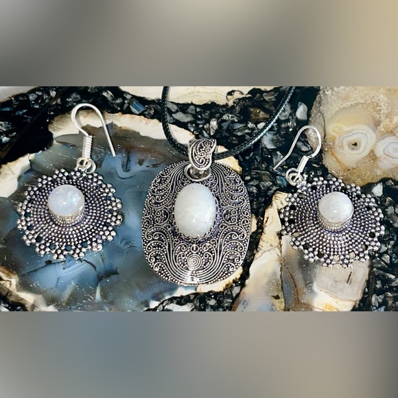 Rainbow Moonstone Pendant & Earrings Set - Picture 5 of 12
